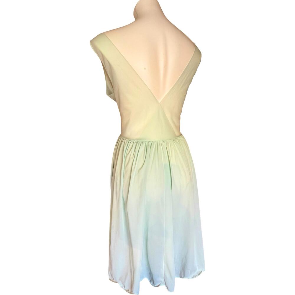 Vintage Vanity Fair Nightgown 1970s Mint Green Embroidered Floral Nylon Size 38 - Picture 5 of 8